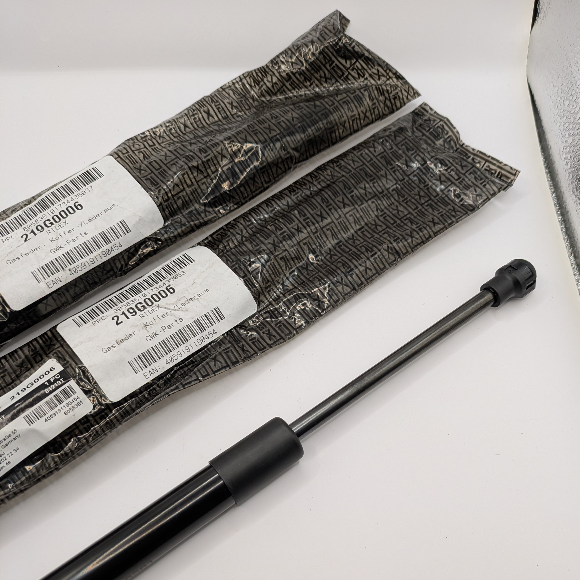 SMART FORTWO 1999-2006 COUPE NEW BOOT STRUTS SUPPLIED & FITTED